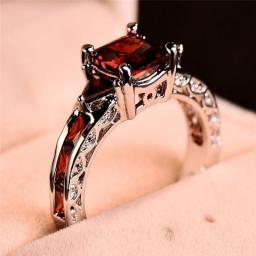 Fashion Elegant Women Silver Color Princess Square Cut Garnet Red Stone Engagement Wedding Rings For Women Jewelry Gift