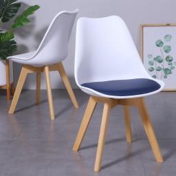 Wooden Dining Chairs Can Be Used In Simple Office And Commercial Spaces