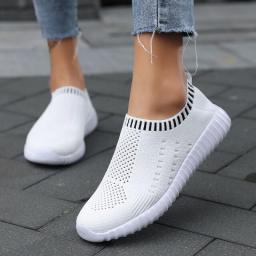 Women Sneakers Mesh Breathable Casual Tennis Shoes For Women Outdoor Walking Shoes Slip On Comfortable Lightweight Running Shoes