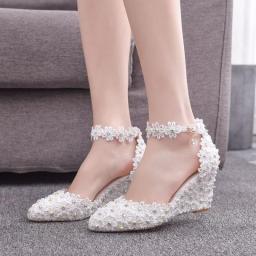Spring New Lace Flowers Sandals Banquet Dress Bride Ankle Strap Wedding Shoes Pointed Toe Large Size High Heels For Women H0062