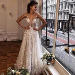 13996# Elegant Sleeveless Lace Wedding Dress A-Line Illusion Tulle Appliques Deep V-Neck Bridal Gown Zipper Train Robe De Mariée