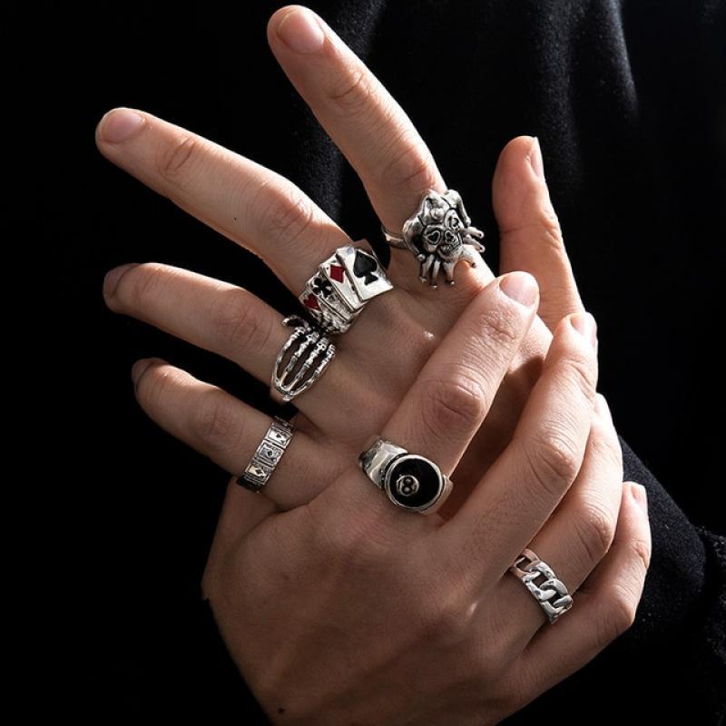 6ps Men's Punk Exaggerate Skull Ghost Claw Poker Clown Number Round Ring for Men's Personality Street Punk Ring Anillo de hombre