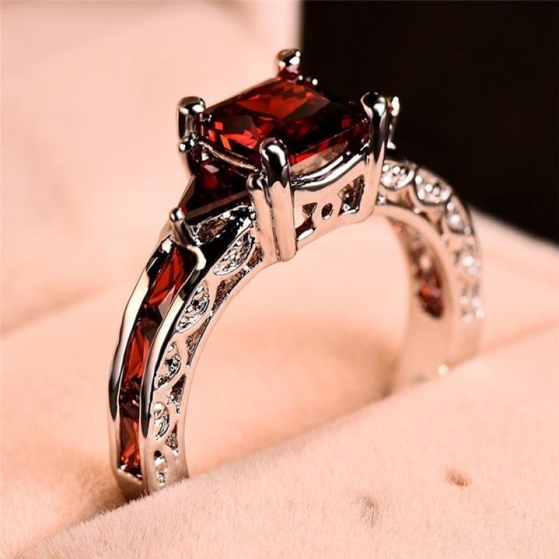 Fashion Elegant Women Silver Color Princess Square Cut Garnet Red Stone Engagement Wedding Rings for Women Jewelry Gift