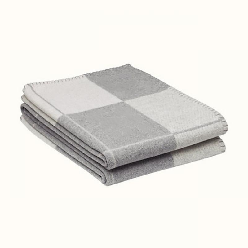 Winter Warm Blankets for Beds Sofa Plaid H Blanket Brand Designer Blanket Fleece Knitted Nap Throw Blanket Soft Wool Scarf Shawl