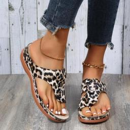 Summer Clip Toe Casual Large Size Sandals Outdoor Fashion Wedge Flat Non-Slip Comfortable Open Toe Beach Sandals For Women