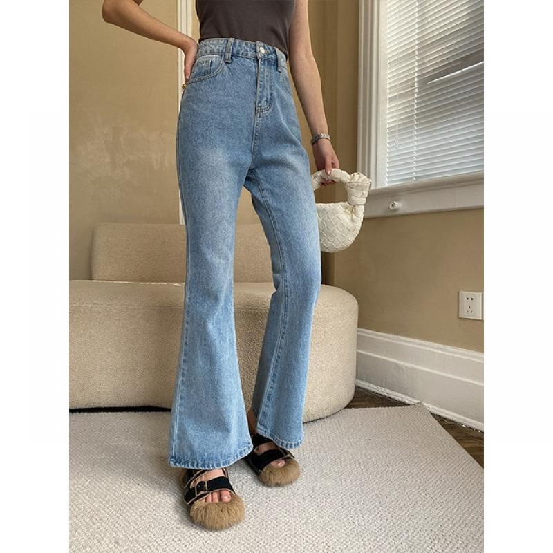 Fashionable flared white high-waisted jeans 2023 early spring new style