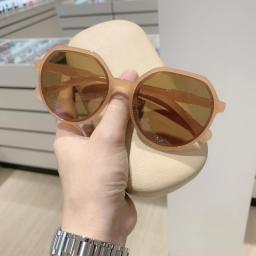 Ladies Small Frame Milk Tea White Sunglasses Classic Design Retro Sunglasses Small Face Sunscreen Sunglasses Unisex Goggles